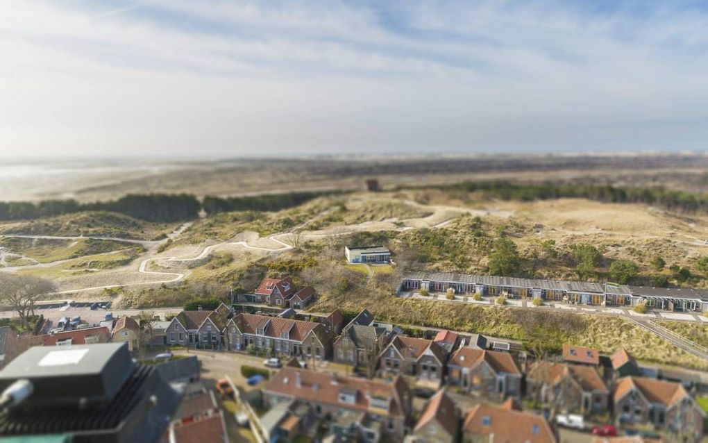 De PvdA op Terschelling is in Nederland de grootste partij. Foto: zicht op het eiland vanaf vuurtoren de Brandaris in West-Terschelling. Fractievoorzitter Oosterbaan: „De landelijke partij moet beter naar de mensen gaan luisteren.” beeld Sjaak Verboom