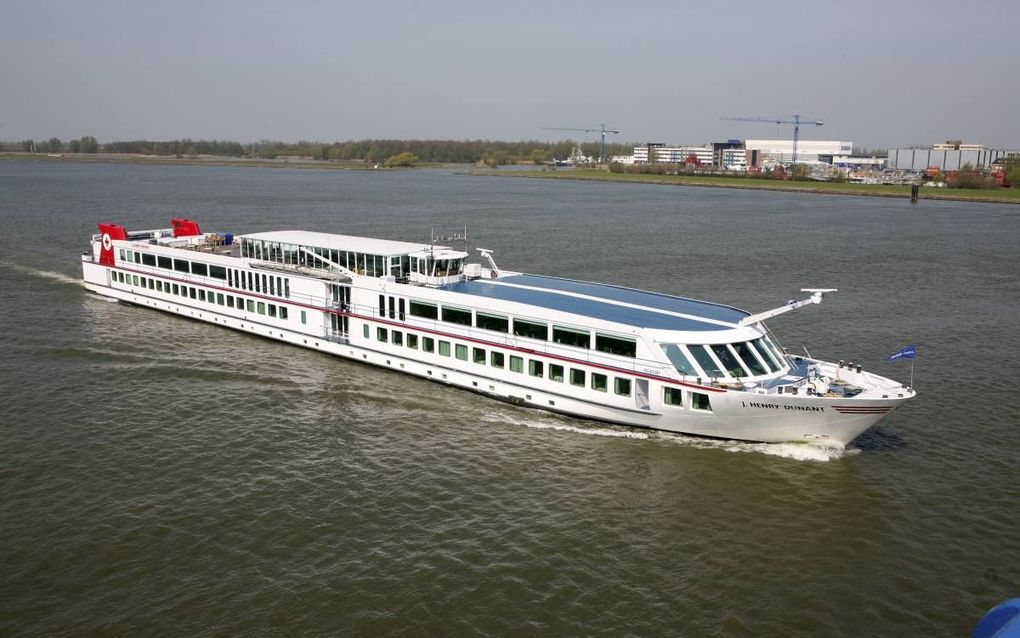 Het Rode Kruisschip Henry Dunant, nu in handen van reisorganisator Cees van Pelt, verandert van naam. beeld Rode Kruis