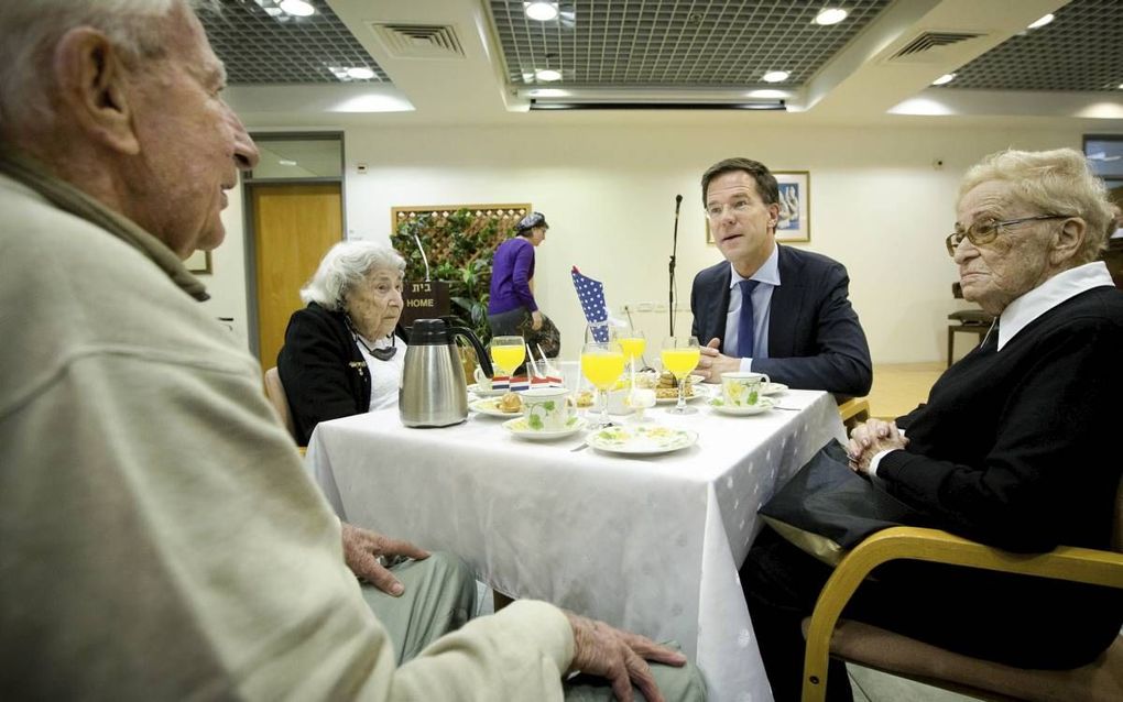 HERZLIYA (Israël). Israël kent een Nederlands bejaardenhuis, in de kustplaats Herzliya. In Beth Juliana (huis van Juliana) is de voertaal Nederlands . Premier Rutte bracht er in 2013 een bezoek. beeld ANP, Freek van den Bergh