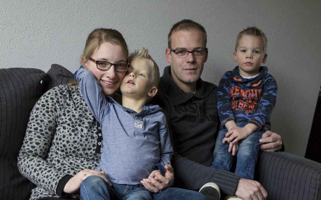 Tom Schippers (l.) heeft de ernstige erfelijke leverziekte PFIC, zijn broertje Bart is mogelijk drager. beeld RD, Anton Dommerholt