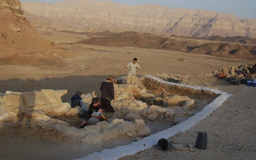 Werkzaamheden tijdens de opgraving van de poort.  beeld Erez Ben-Yosef / The Central Timna Valley Project Tel Aviv University