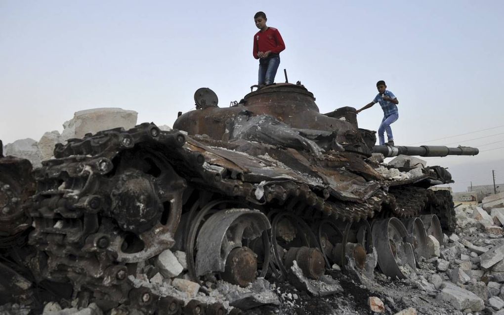 Een verwoeste tank in Aleppo, Syrië. beeld AFP