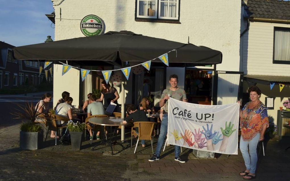 Leden van de hervormde gemeente Lexmond startten een opvoedcafé. beeld Umoja Nederland