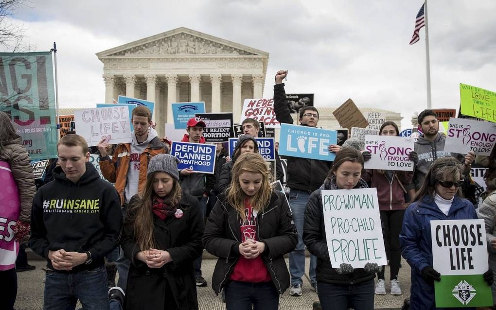 „Zelfs ‘pro-lifers’ houden vast aan hardnekkige misvattingen over abortus. Bijvoorbeeld dat er meer abortussen worden gepleegd in landen waar dit illegaal is.” Foto: Pro-life-demonstratie voor het Hooggerechtshof van de Verenigde Staten in Washington. bee