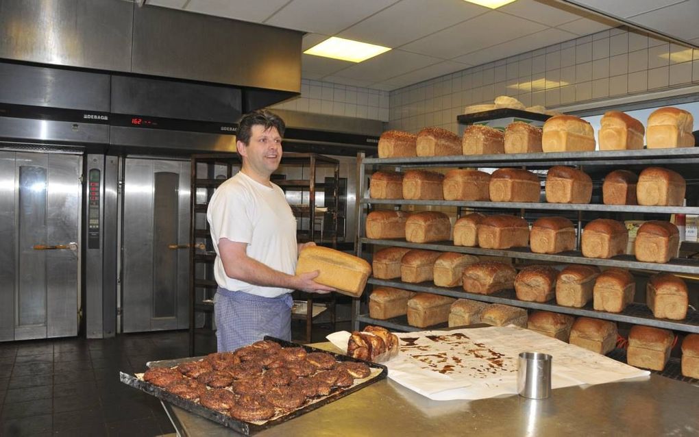 Bakker Bouman uit Oosterland in zijn bakkerij. beeld Marieke Mandemaker