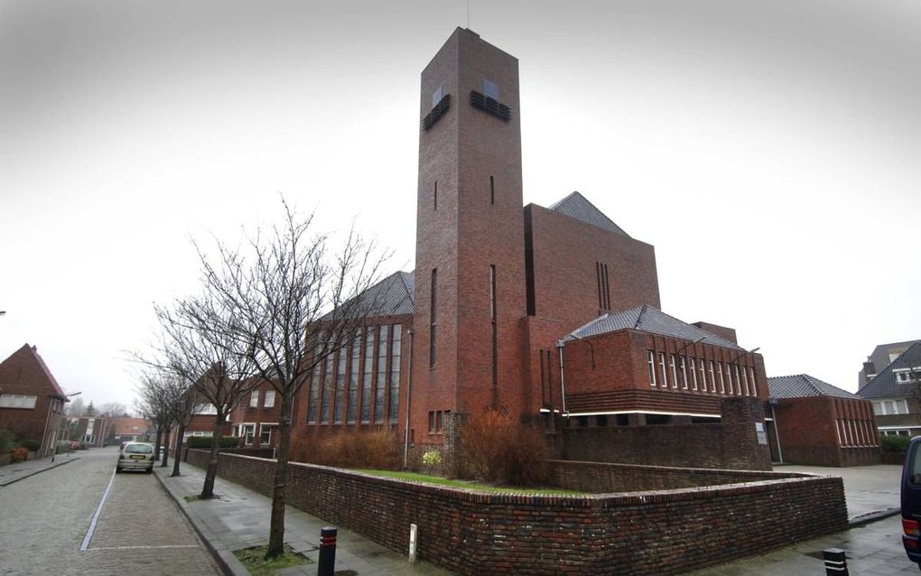 De Pelikaankerk in Leeuwarden-West „symboliseert een kerk die vrij van overheidsbemoeienis wil zijn”, aldus prof. dr. C. van der Kooi. beeld Northview