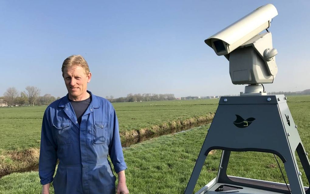 Paul Dijkzeul bij de ganzenlaser. beeld Evert Barten