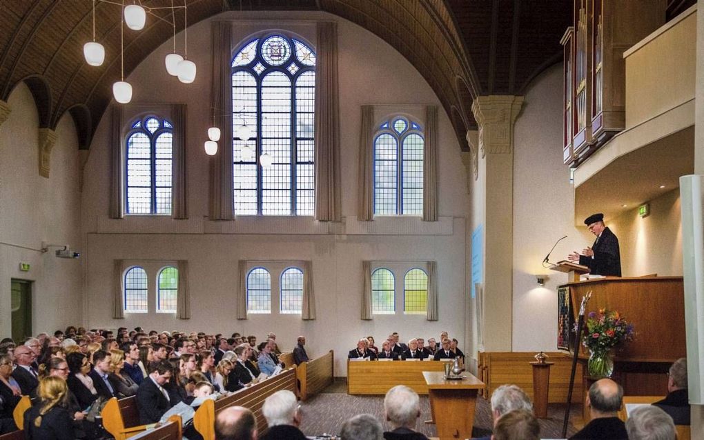 In de christelijke gereformeerde Barnabaskerk in Apeldoorn heeft prof. dr. A. Huijgen gistermiddag zijn ambt als hoogleraar aan de Theologisch Universiteit Apeldoorn officieel aanvaard.  beeld Rob Voss