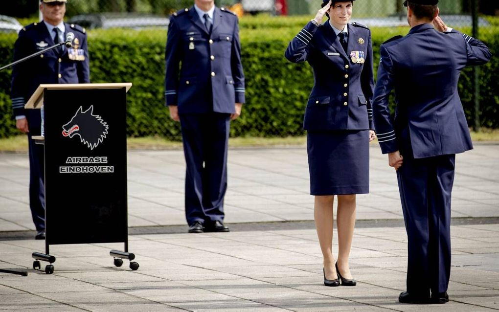 Kolonel Elanor Boekholt-O’Sullivan (2e van rechts) is driekwart jaar commandant van Vliegbasis Eindhoven. beeld ANP, Robin van Lonkhuijsen