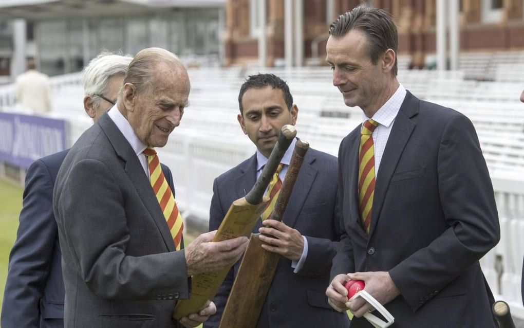 Prins Philip opende woensdag nog een tribune van een cricketclub in Londen.  beeld AFP, Arthur Edwards