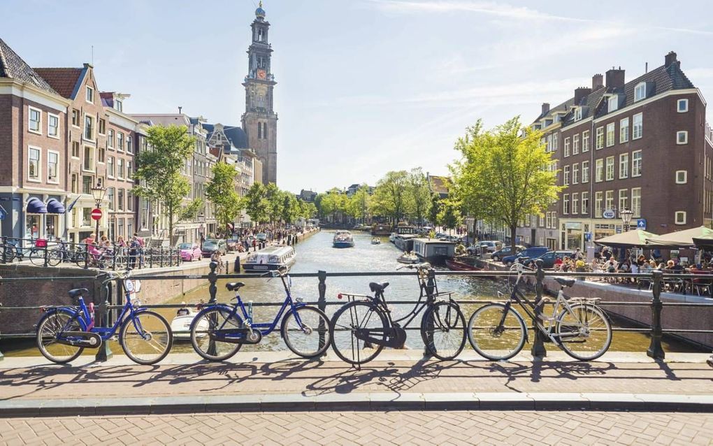 „De Amsterdamse stichting Tot Heil des Volks gaat in feite het Leger des Heils achterna, dat wel degelijk zeer bewogen is met mensen en hen wil bevrijden, maar dat doet door de verlossing te verhullen.” Beeld iStock