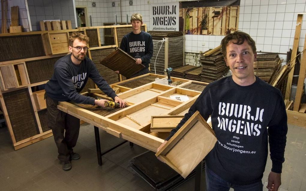 De eigenaren van Buurjongens in de werkplaats in Amersfoort, onder één dak met de sociale werkplaats. V.l.n.r.: Maarten Mulder, Nico Langeveld en Max Starr. beeld RD, Anton Dommerholt