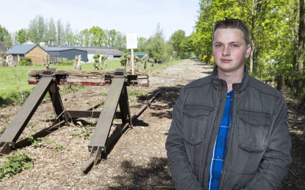 Henri Blotenburg uit Veenendaal bij de restanten van de kersenlijn bij de Leusbroekerweg bij Leusden. beeld RD, Anton Dommerholt