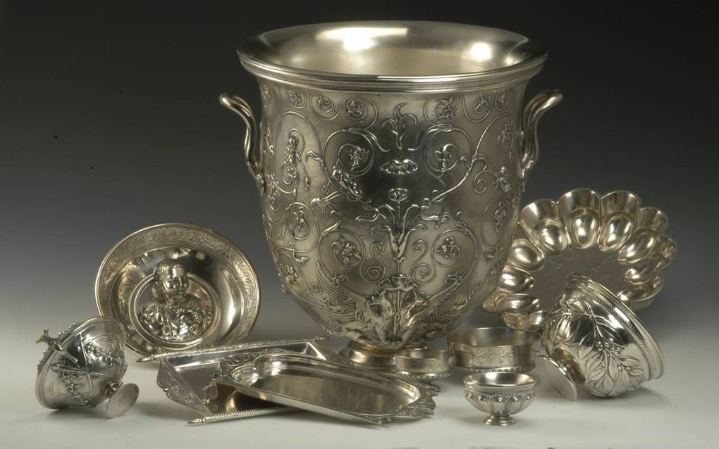 Servies (replica uit 1880). beeld Rijksmuseum van Oudheden Leiden