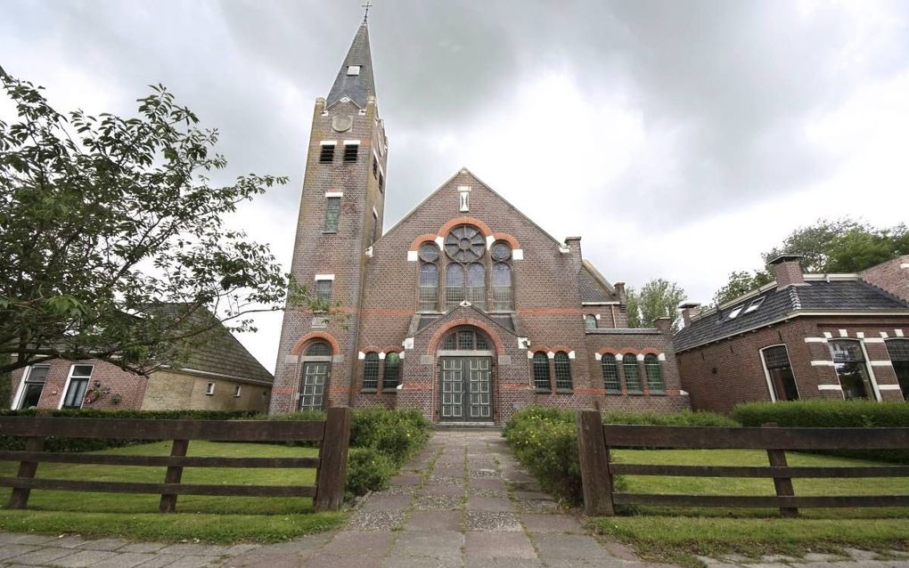 De voormalige gereformeerde kerk in het Friese dorp Lollum. beeld Simon Bleeker