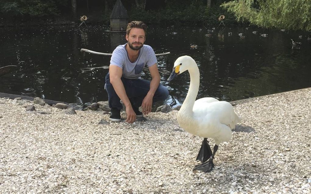 Arjan Versluis reisde de wereld over om vogels te spotten en geeft nu lezingen over zijn reis.  beeld Patrick van ’t Haar ​