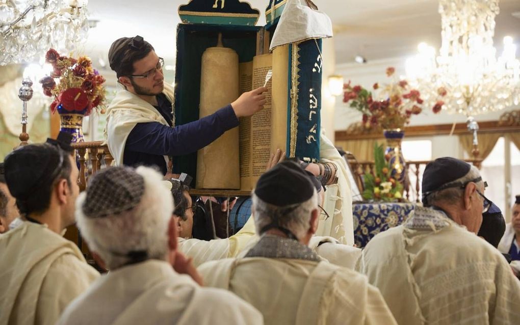 Morgengebed in de synagoge van Teheran. beeld Jaco Klamer