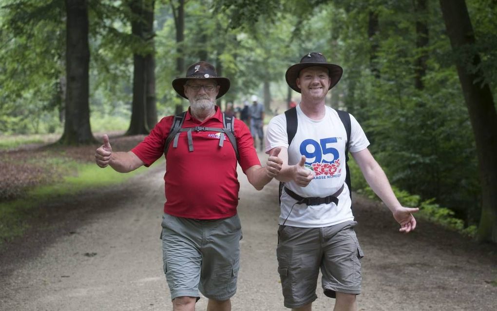 Deelnemers aan de Apeldoornse  Vierdaagse. beeld Ruben Meijerink