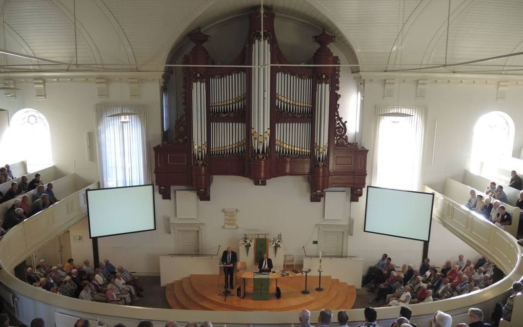 In de protestantse Maranathakerk in Bedum kwamen woensdag zo'n 600 belangstellenden af op een avond over de besluiten van de GKV-synode. beeld RD