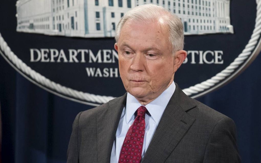 De Amerikaanase minister van Justitie Jeff Sessions donderdag tijdens een persconferntie in Washington. beeld EPA, Jim Lo Scalzo