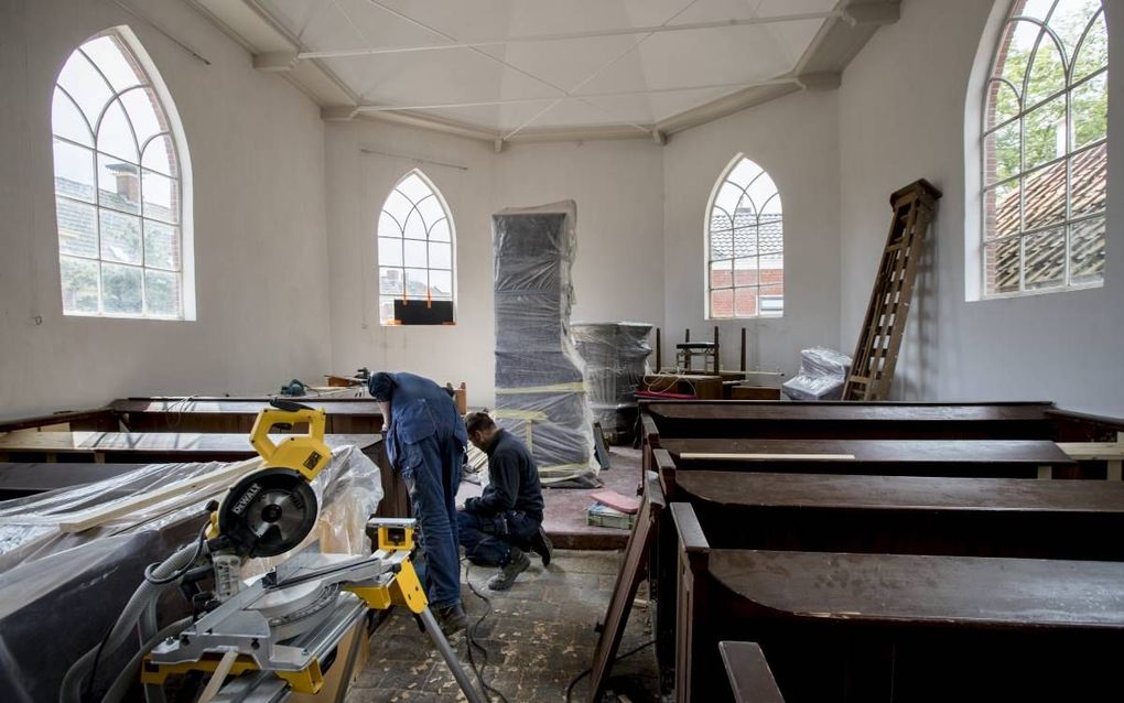 Herstelwerk in een door een aardbeving getroffen kerk in Loppersum. beeld ANP, Jerry Lampen