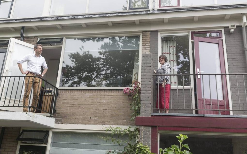 Ds. Wim Vermeulen en zijn buurvrouw Carolien Somerwil. beeld Sjaak Verboom