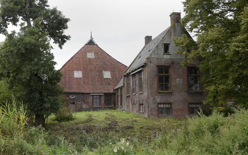 Het Westerhûs, een vervallen monumentale boerderij in Hijlaard, zal de komende jaren verbouwd worden tot klooster. beeld Marchje Andringa