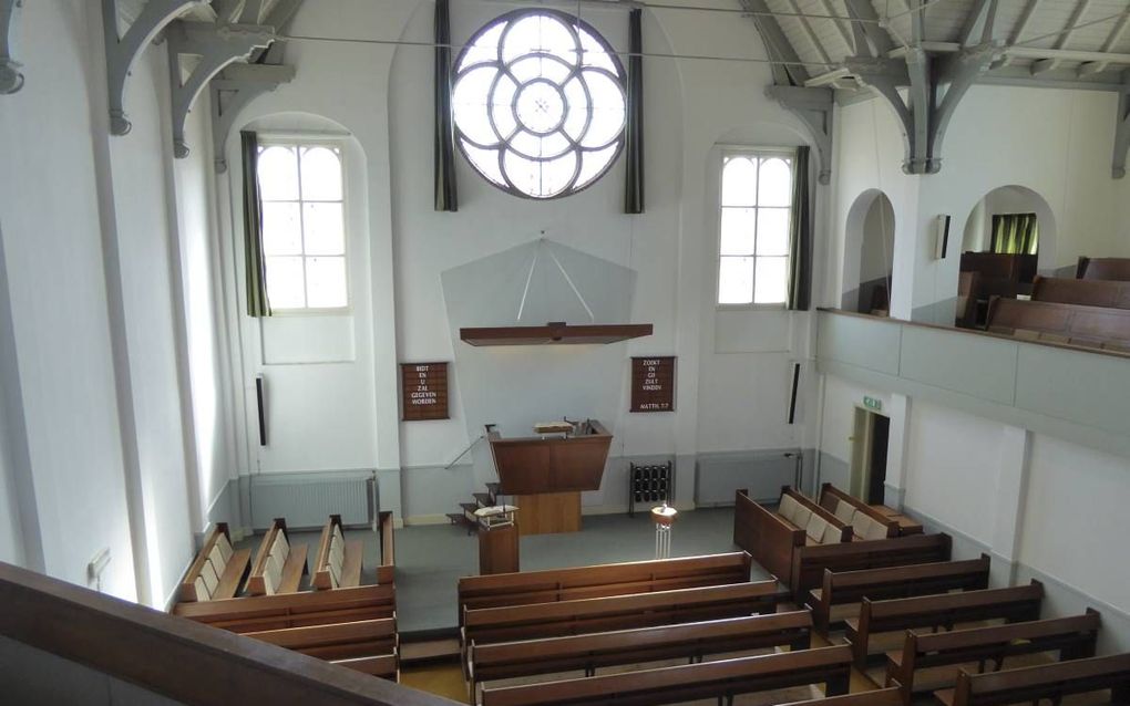 Interieur van het kerkgebouw van de gereformeerde gemeente te Scheveningen. beeld Evert de Niet