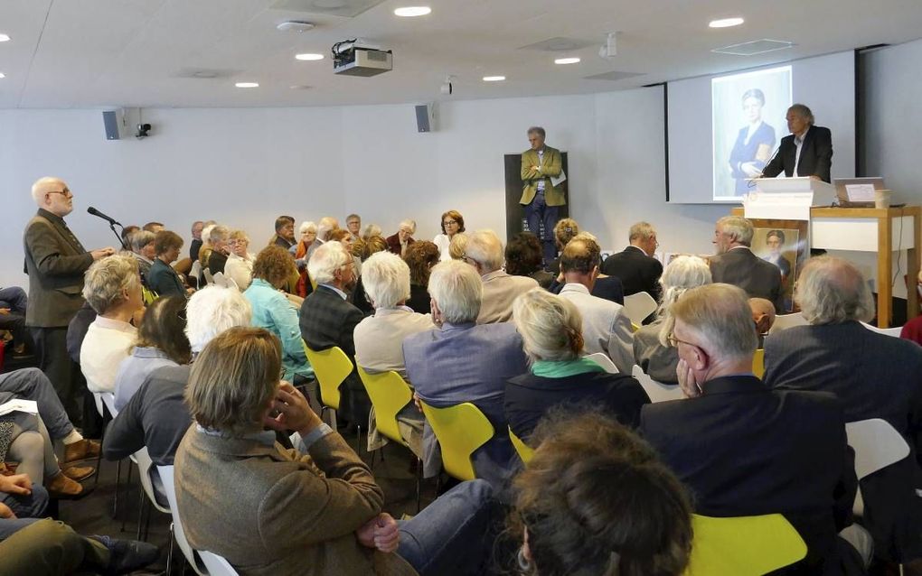 Vragenbespreking met links voor prof. George Harinck en rechts Paul van Tongeren. beeld Jan van Reenen