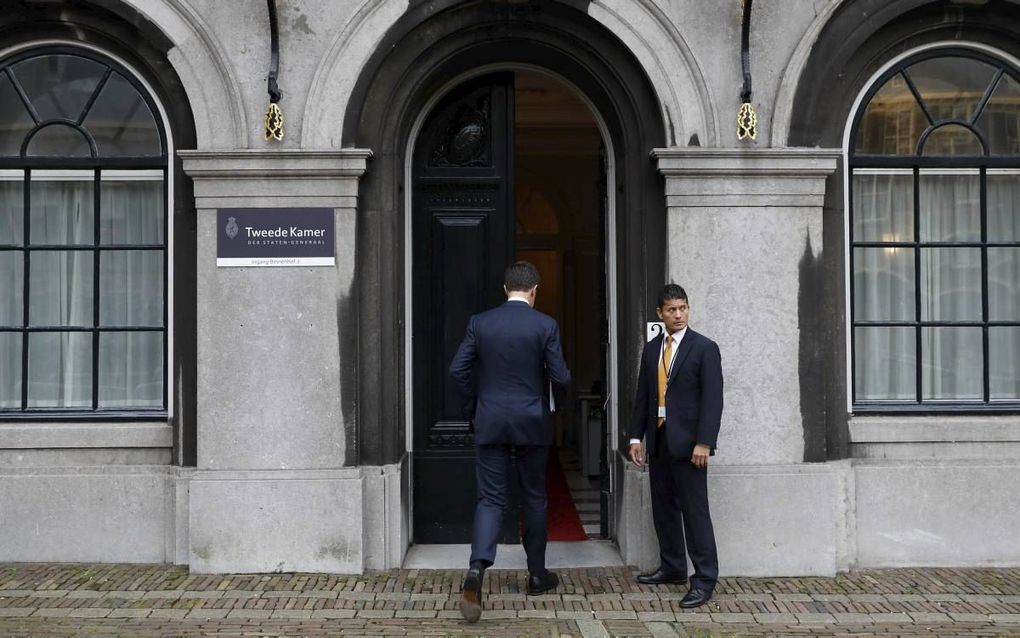 Rutte arriveert op het Binnenhof. De VVD’er is de enige partijleider die in het nieuwe kabinet gaat zitten. beeld EPA, Bas Czerwinski