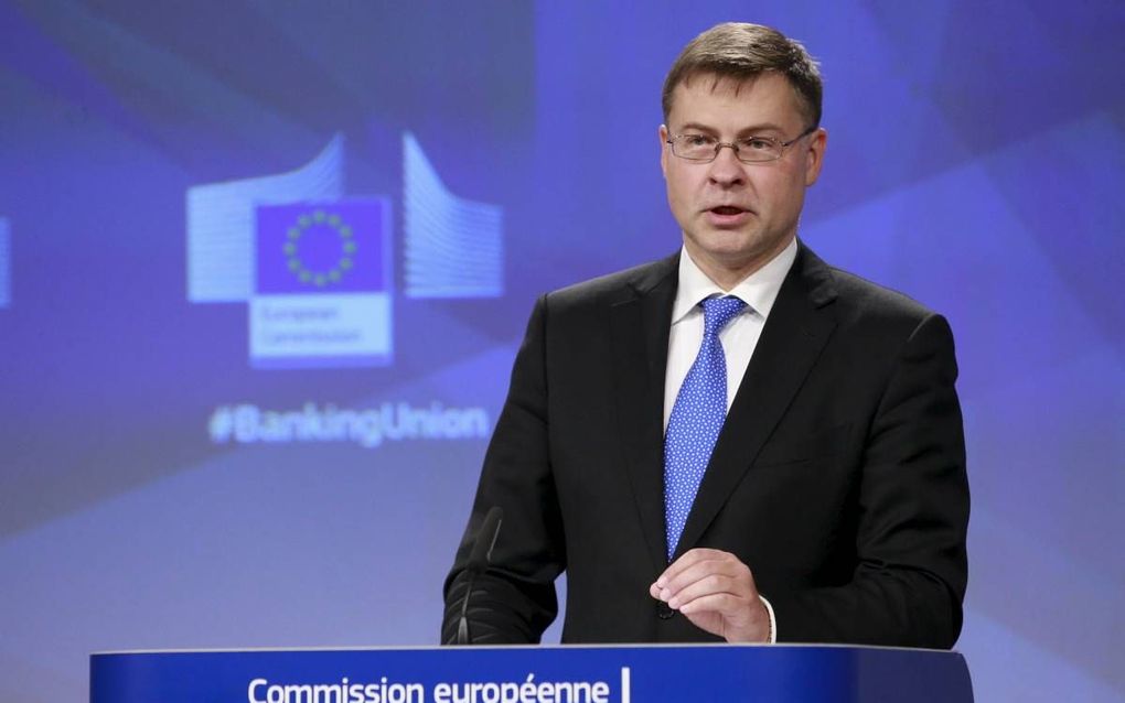 Europees commissaris Valdis Dombrovskis. beeld EPA, Olivier Hoslet