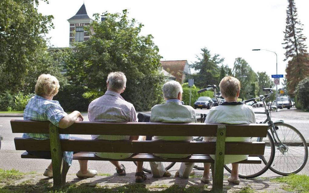 „Ons pensioenstelsel heeft zich door de jaren goed bewezen en dat wordt ook door omliggende landen zo gezien.” Foto: ouderen genieten van hun pensioen. beeld ANP, Koen Suyk
