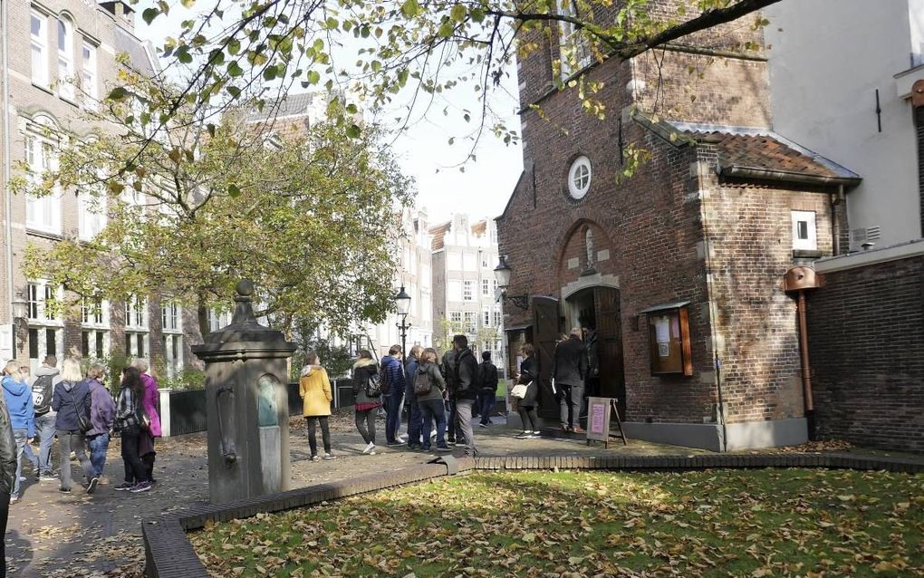 In de Engelse Kerk op het Begijnhof in Amsterdam wordt elke woensdagmiddag een korte kerkdienst gehouden.  beeld RD