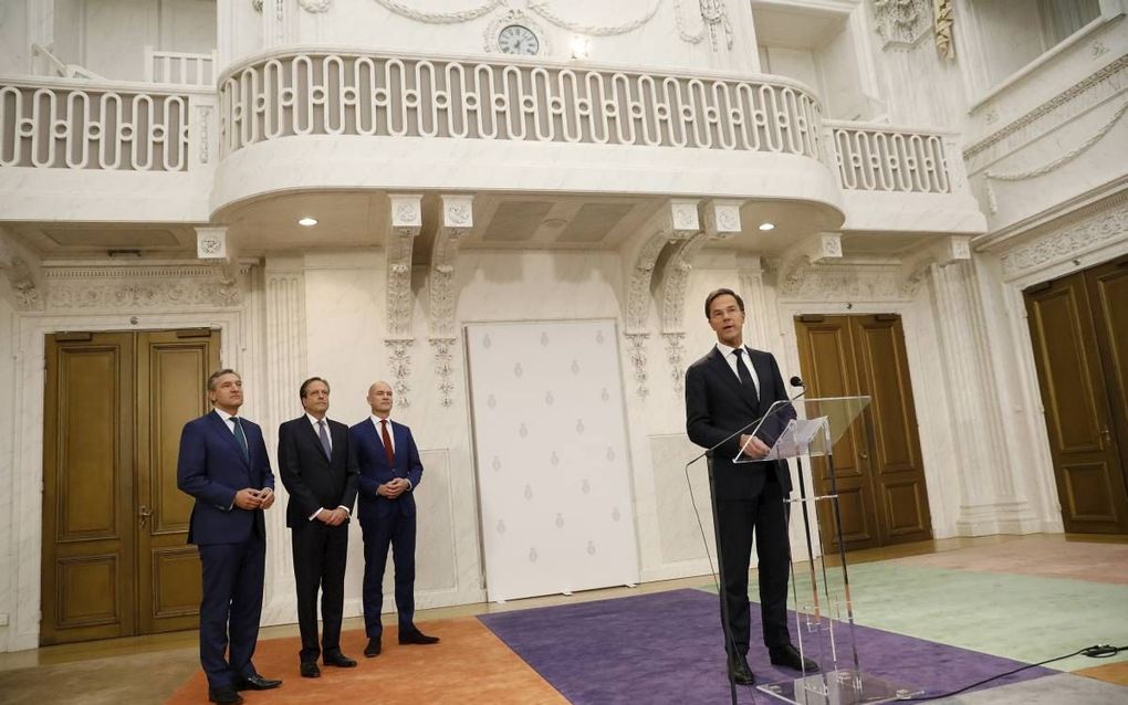 Precies een week geleden presenteerden Rutte, Buma, Pechtold en Segers hun regeerakkoord ”Vertrouwen in de toekomst”. beeld ANP, Bas Czerwinski