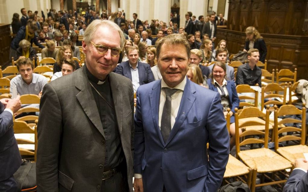 Bisschop G. J. N. de Korte en dr. R. de Reuver, scriba van de Protestantse Kerk in Nederland, dinsdagavond tijdens het Reformatiedebat in Utrecht. beeld RD, Anton Dommerholt