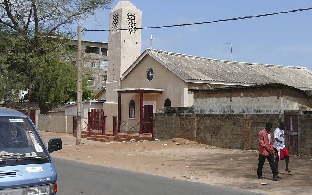 Kerk in de Gambiaanse stad Bakau. beeld Atamari/Wikimedia commons