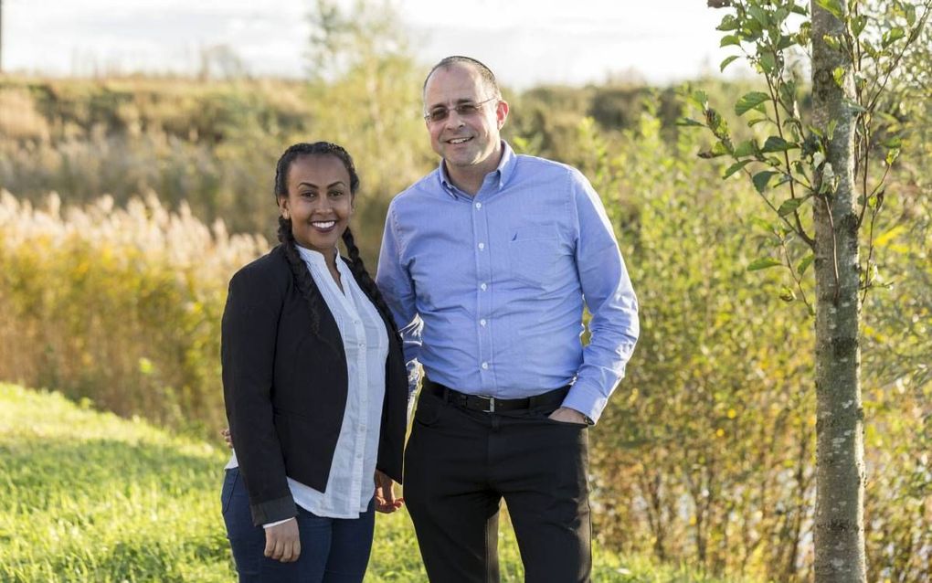 NIJKERK. Chaim Guggenheim (rechts) en Zuresh Wubbe uit Israël hielden de afgelopen week in Nederland lezingen over de Feuersteinmethode. Die biedt volgens hen vluchtelingen, gehandicapten, ouderen en in feite alle leerlingen mogelijkheden hun ontwikkeling