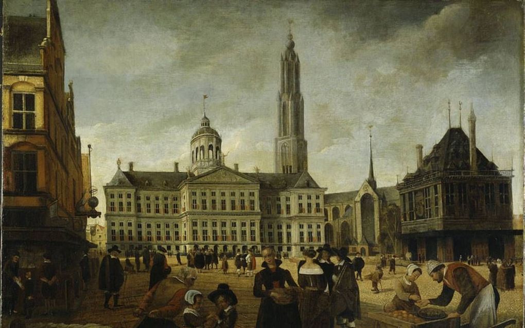 Het nieuwe stadhuis op de Dam met daarnaast de Nieuwe Kerk met de nooit gebouwde toren. Anoniem schilderij uit de tweede helft van de zeventiende eeuw.   beeld Wikimedia