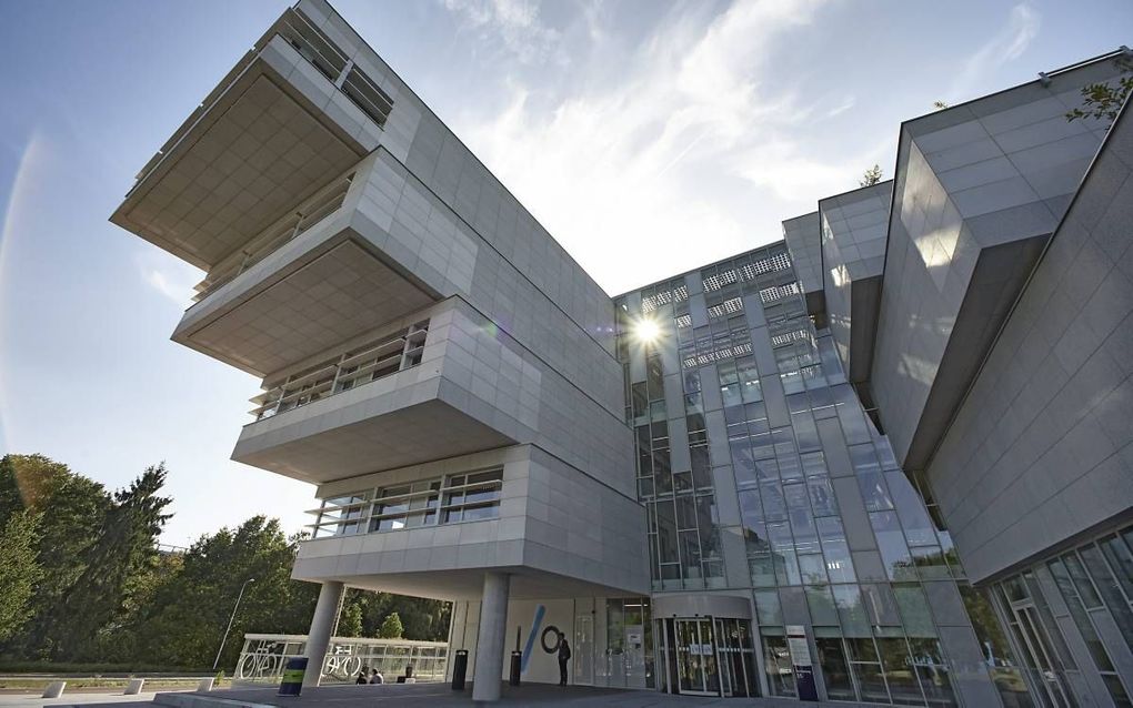 „Het is van groot belang dat het unieke karakter van een school wordt geborgd bij een besturenfusie.” Foto: het I/O gebouw Faculteit Educatie van de Hogeschool Arnhem en Nijmegen, de grootste hogeschool van Nederland, met 33.000 studenten en ruim 3000 per