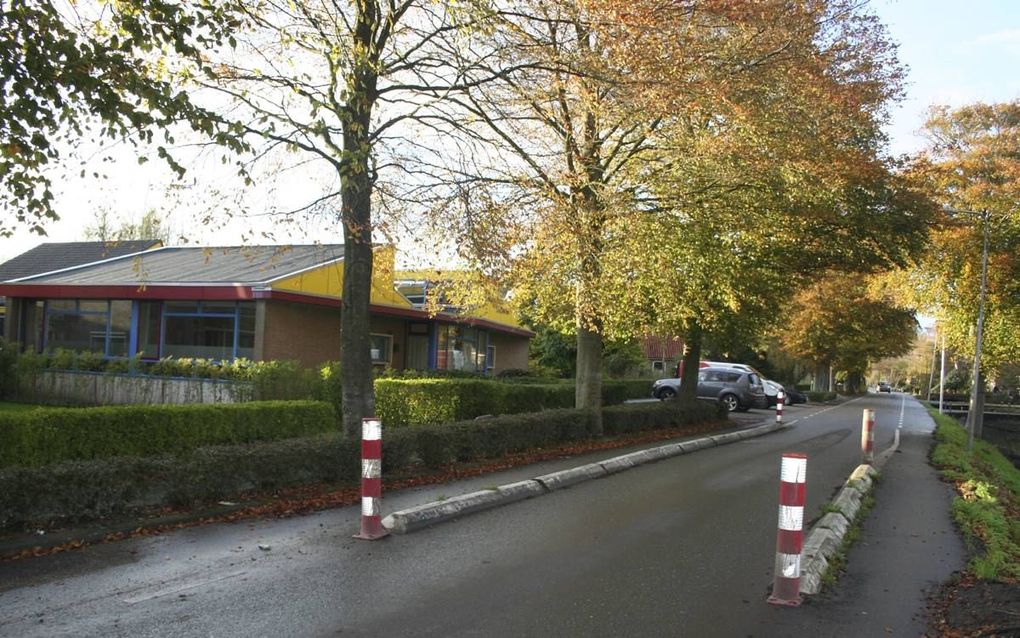 De huidige locatie van de Eben-Haëzerschool aan de drukke Leerbroekseweg in Leerbroek. Op het plan voor nieuwbouw, in de dorpskern, is kritiek van omwonenden. beeld André Bijl