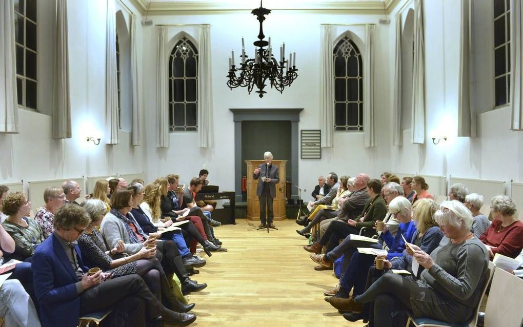 Enkele tientallen domineeskinderen haalden vrijdagavond in de synagoge van Culemborg herinneringen op aan hun leven in de pastorie. Meer dan eens luidde de conclusie: „Ik heb een mooie jeugd gehad en ik heb het geloof behouden.” beeld William Hoogteyling