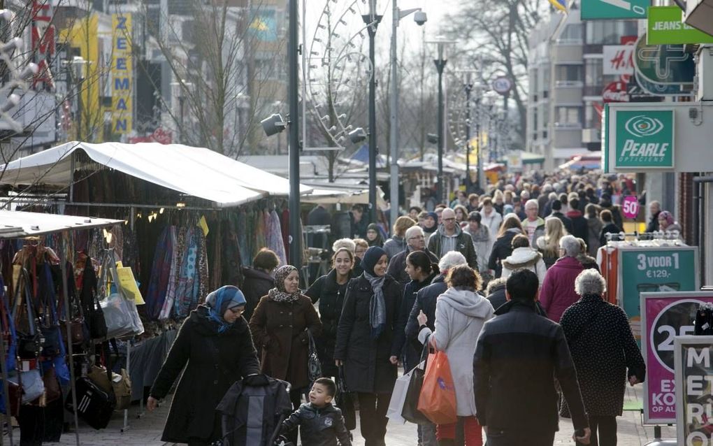 Hoewel de moslimpopulatie in Europa de komende decennia mogelijk verdrievoudigt, zullen moslims ook halverwege de 21e eeuw ver in de minderheid blijven. beeld Herman Stöver