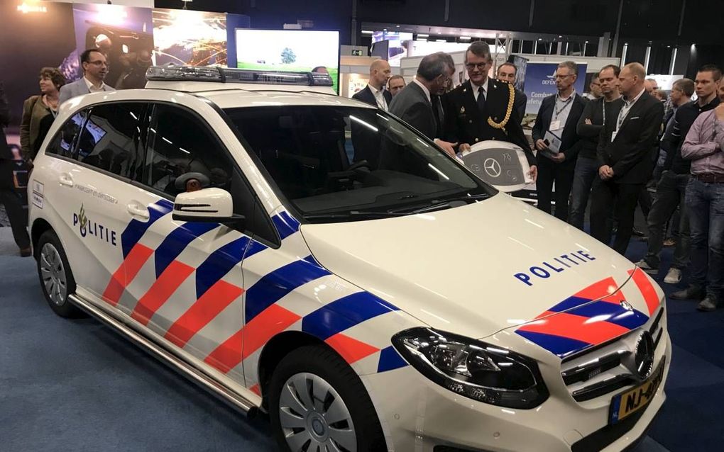 De nieuwe politieauto, van het merk Mercedes. beeld VDL Groep