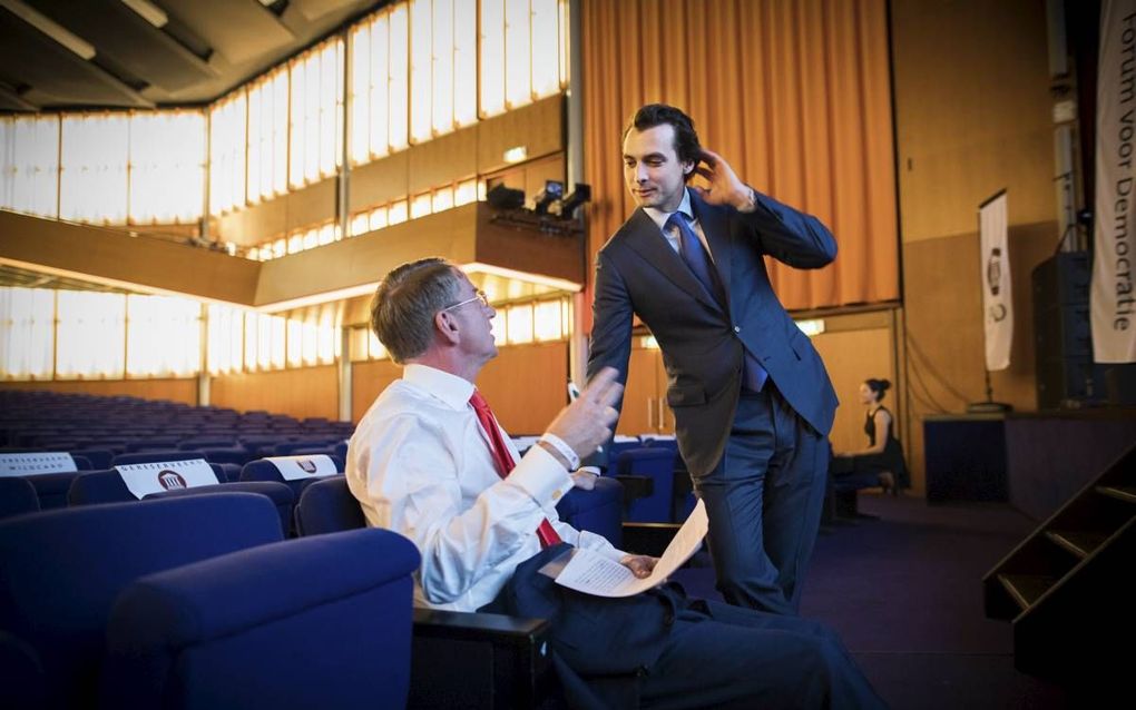 Jan Louis Burggraaf in gesprek met Thierry Baudet. beeld ANP, Martijn Beekman