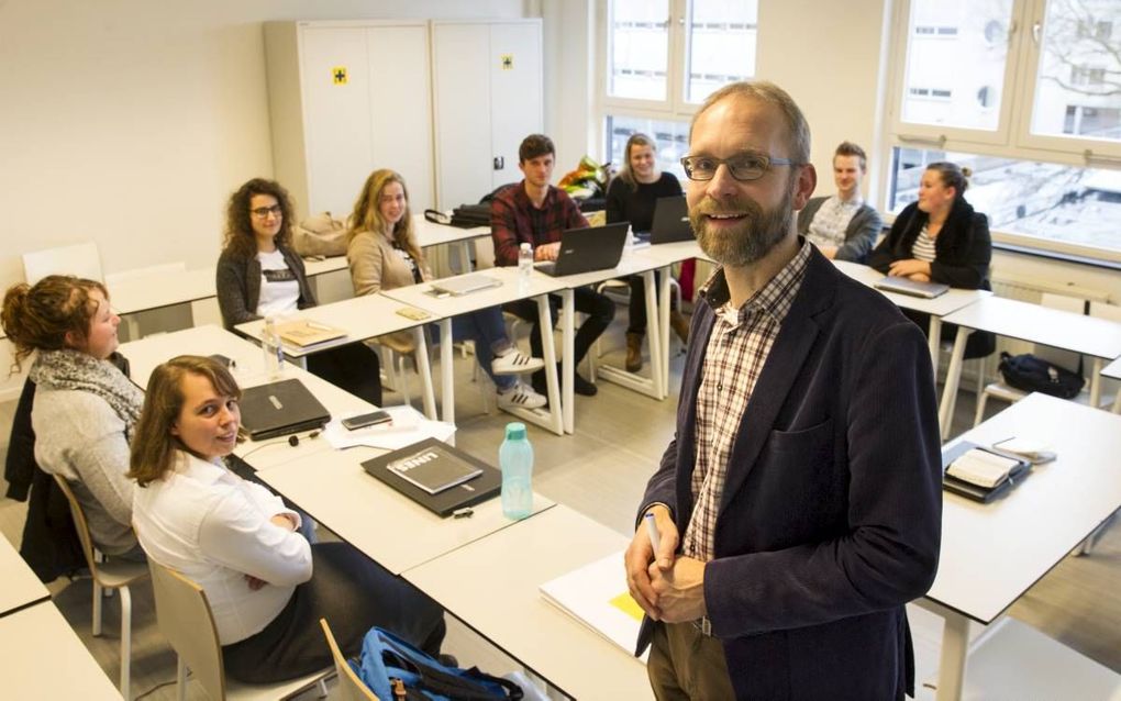 Het kleine is groot, vindt Laurens Snoek, lerarenopleider aan de Christelijke Hogeschool Ede. „En voor het grote zijn we te klein, dat moeten we God overlaten.” beeld RD, Anton Dommerholt