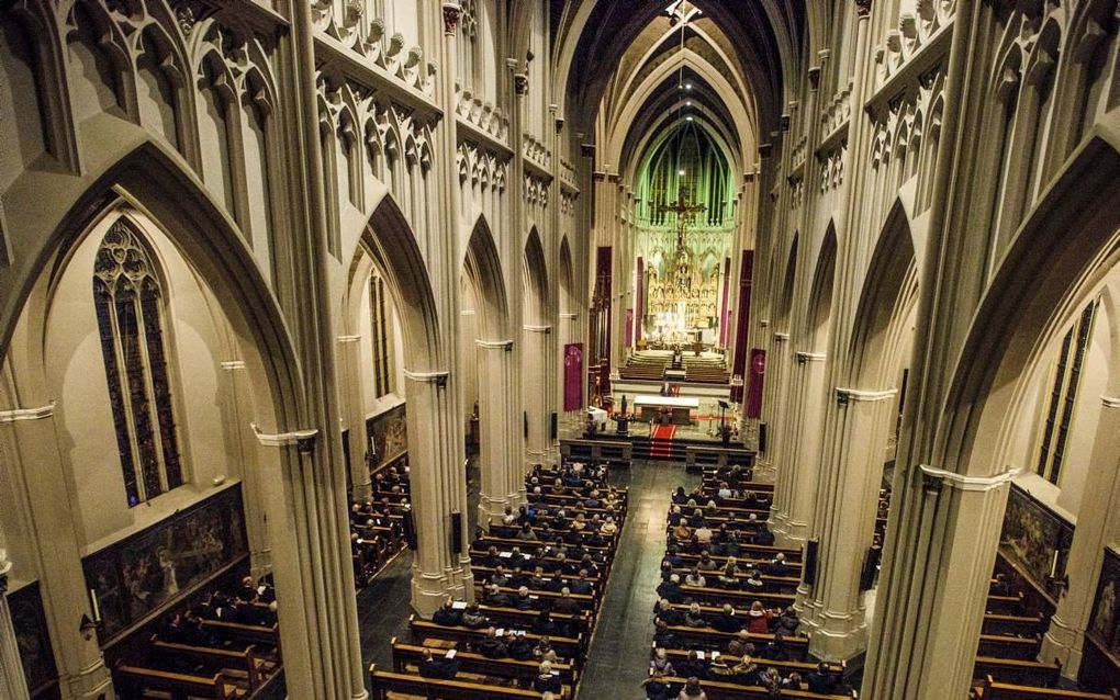 In de Sint-Jozefkerk in Tilburg werd zaterdagavond de jaarlijkse kerstzangavond van Inloopcentrum Het Kruispunt gehouden. Er waren zo’n tweehonderd bezoekers.  beeld Beeld Werkt