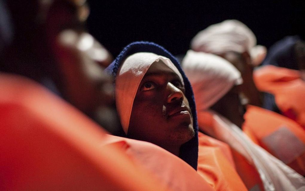 Hulporganisaties redden op tweede kerstdag zo’n 255 migranten uit de Middellandse Zee, waaronder deze groep jongeren. beeld AFP, Federico Scoppa