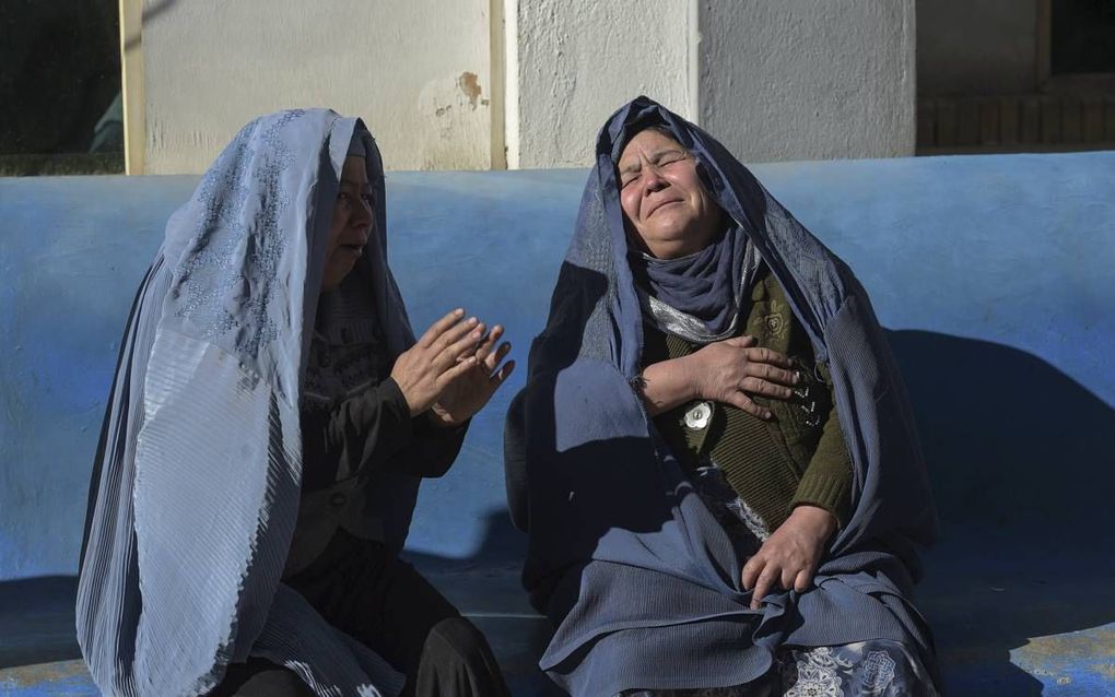 Vrouwen na een aanslag in Kabul donderdag. beeld AFP, Shah Marai