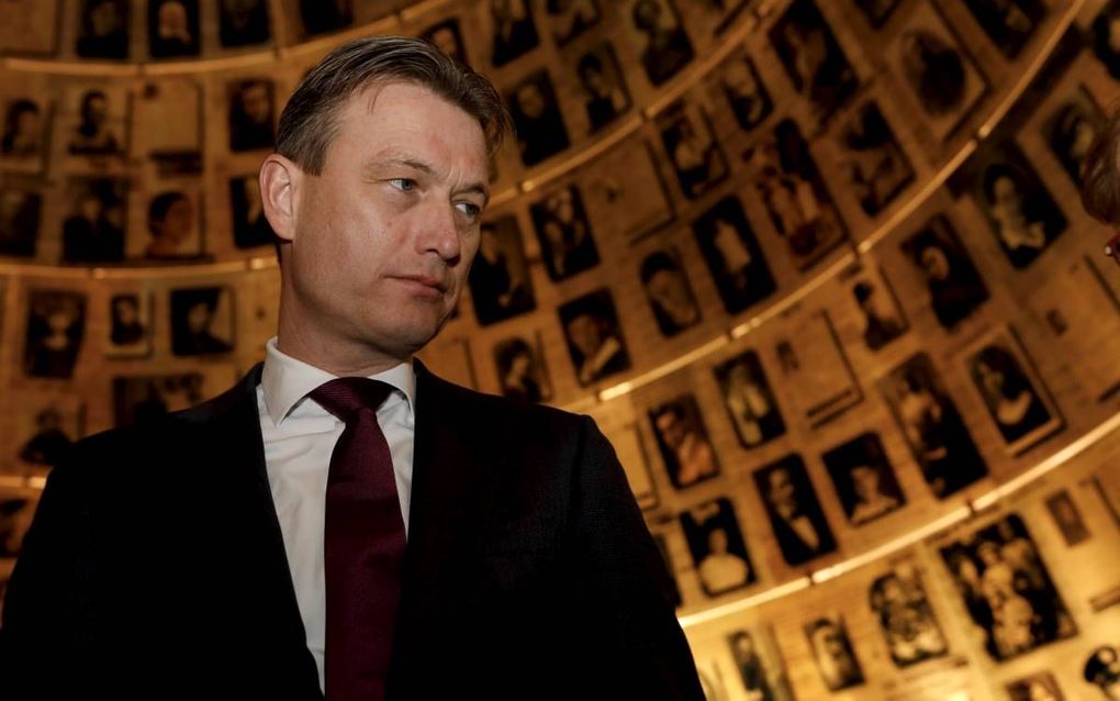 Minister Zijlstra van Buitenlandse Zaken bracht woensdag en donderdag een kennismakingsbezoek aan Israël en de Palestijnse gebieden. Hij bezichtigde ook het historisch museum van het Holocaust Gedenkinstituut  Yad Vashem. beeld Ministerie van Buitenlandse