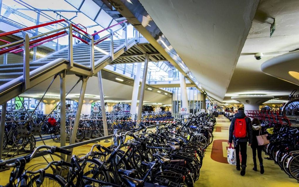 Het fietstransferium op het station van Houten. De infrastructuur in de Utrechtse plaats is voor een belangrijk deel afgestemd op fietsers.  beeld ANP, Remko de Waal